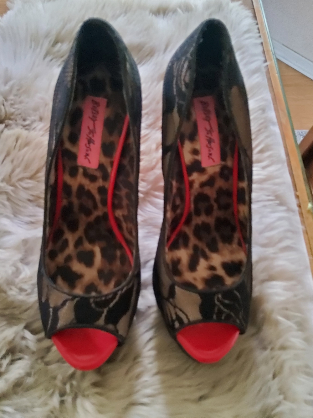 Betsey Johnson Sanataa Lace and Leopard Size 7 EUC